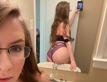 Peggy, 27 Caucasian/White female escort, Nanaimo
