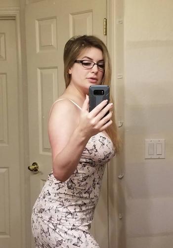 Lina, 26 Caucasian/White female escort, Nanaimo
